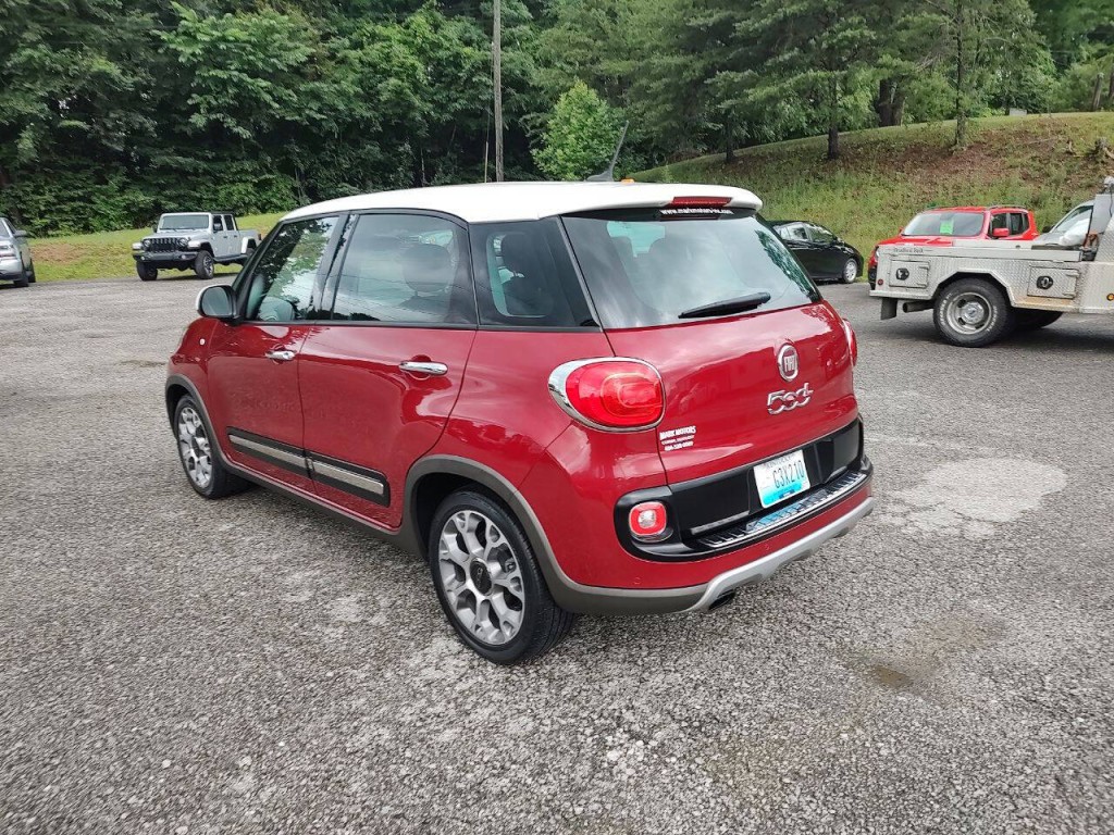 2016 FIAT 500L Image 8