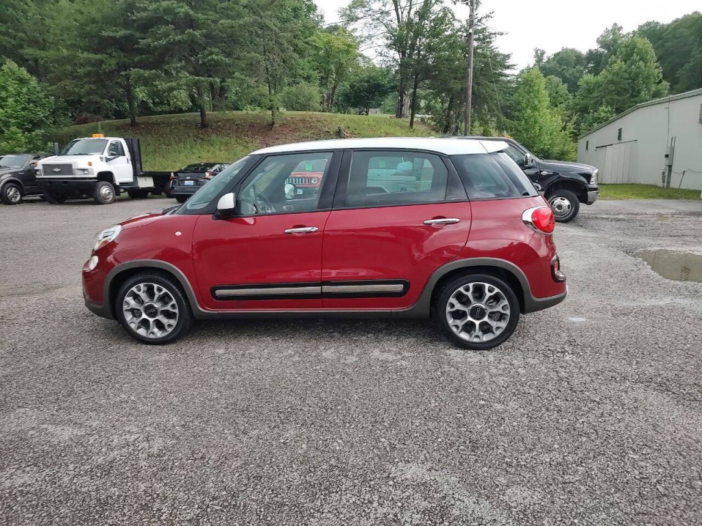 2016 FIAT 500L Image 9