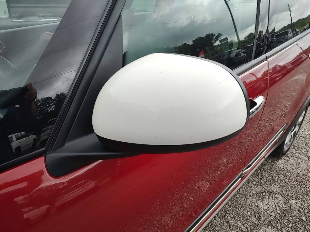 2016 FIAT 500L Image 11