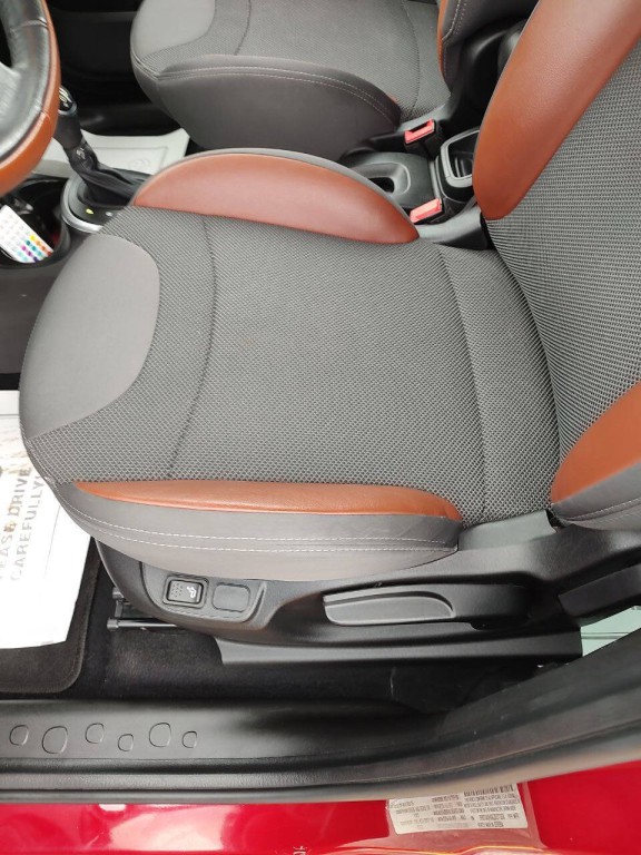 2016 FIAT 500L Image 19