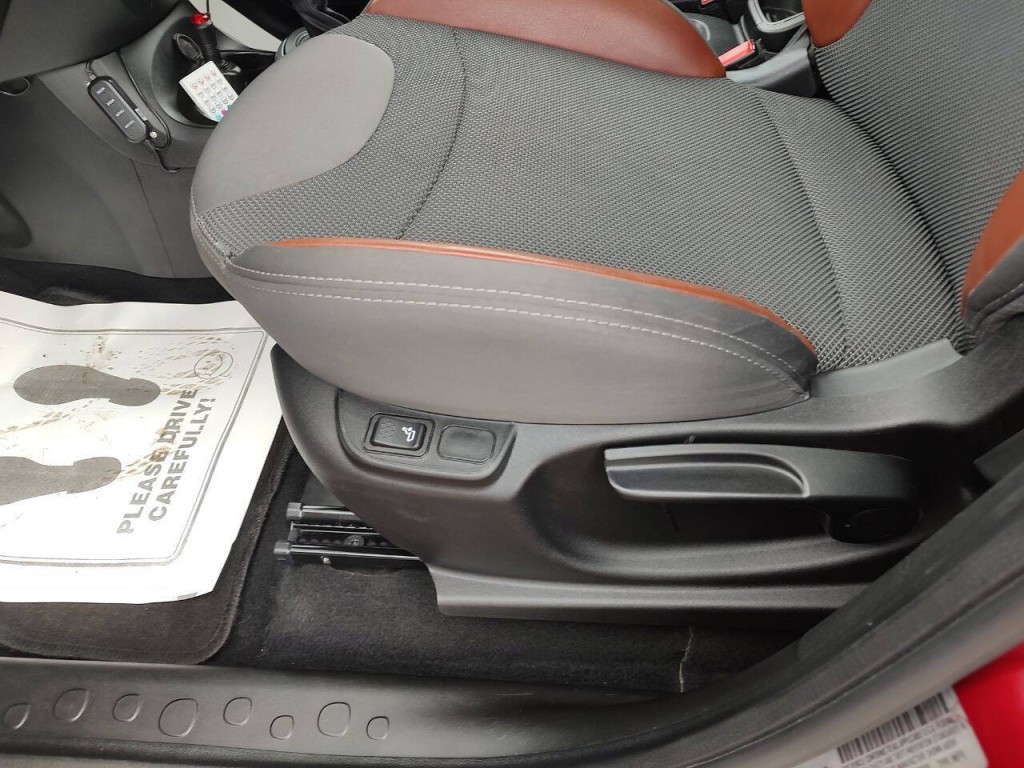 2016 FIAT 500L Image 20