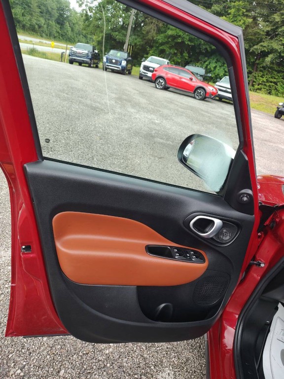 2016 FIAT 500L Image 22