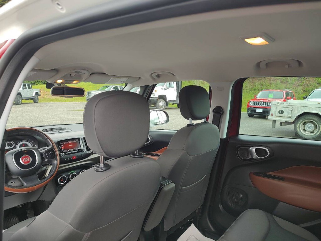 2016 FIAT 500L Image 23