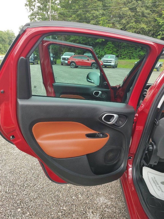 2016 FIAT 500L Image 27