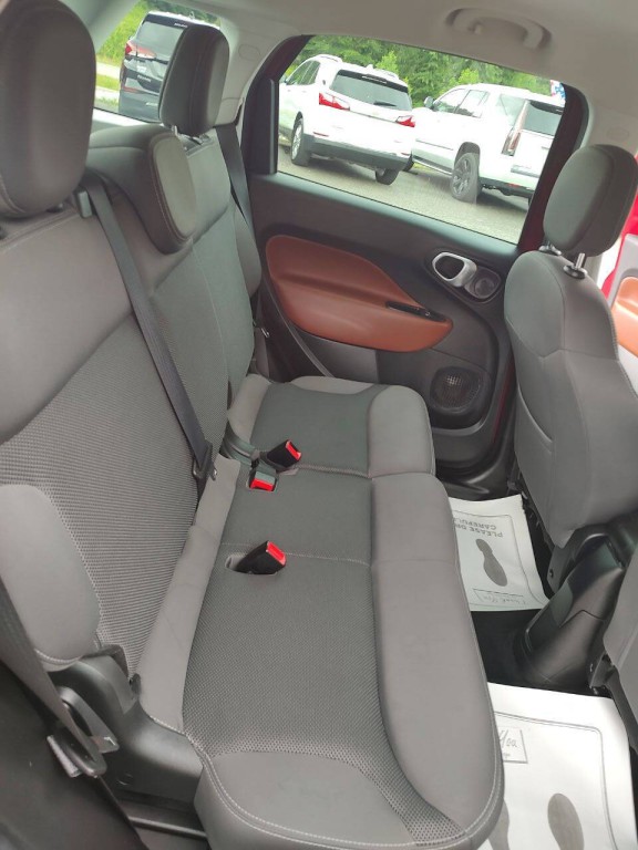 2016 FIAT 500L Image 32