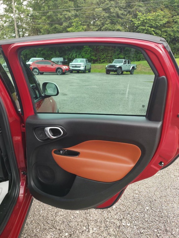 2016 FIAT 500L Image 33