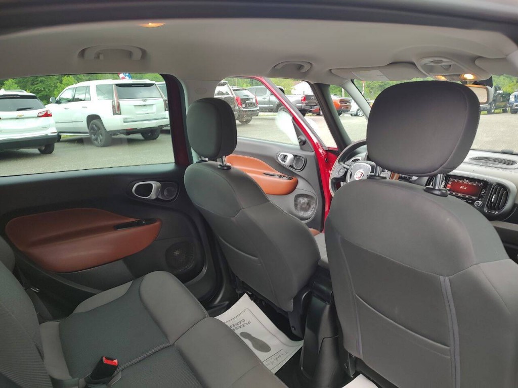 2016 FIAT 500L Image 37