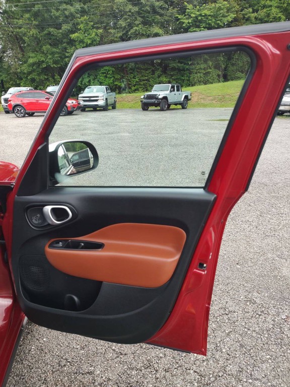 2016 FIAT 500L Image 39