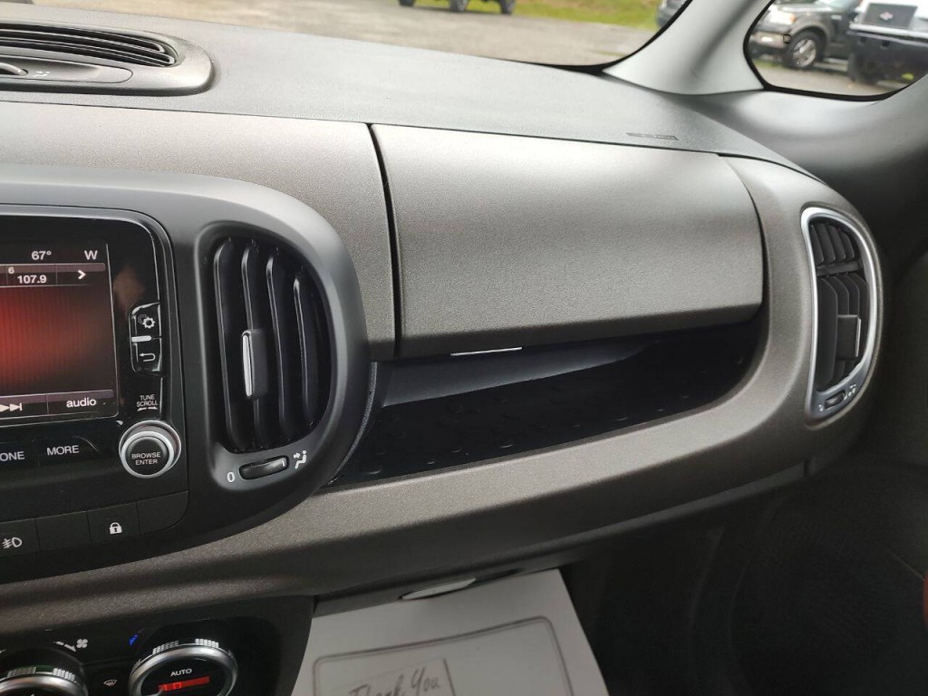 2016 FIAT 500L Image 40
