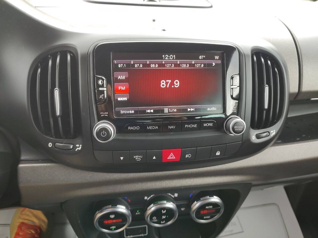 2016 FIAT 500L Image 41