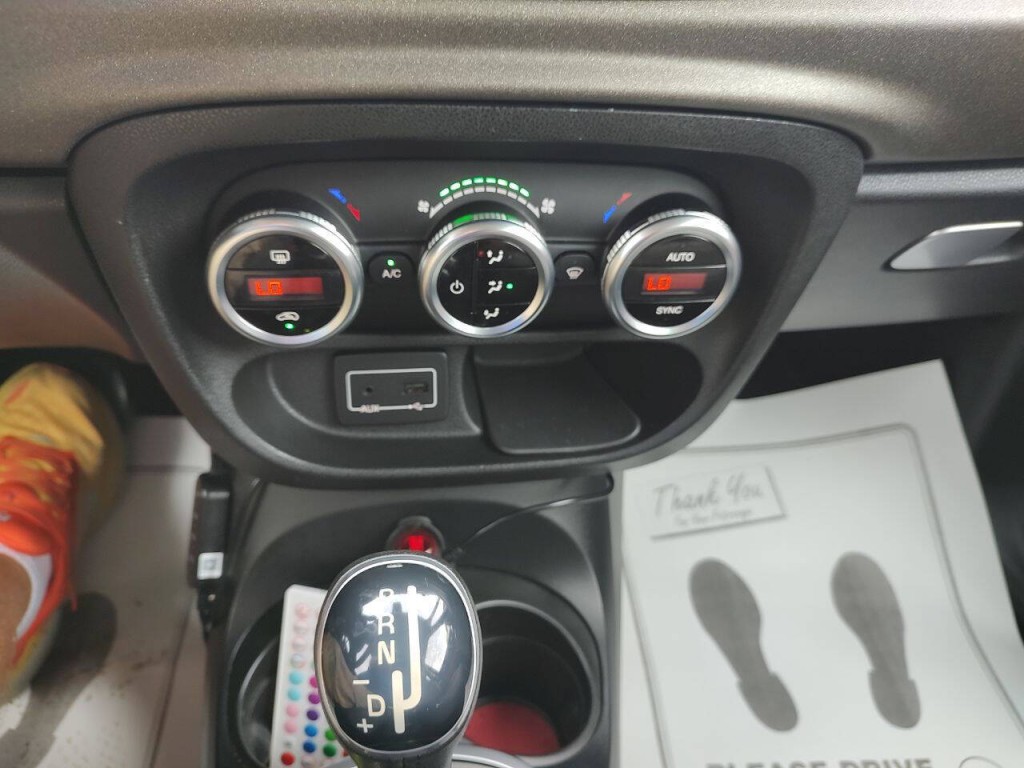 2016 FIAT 500L Image 42