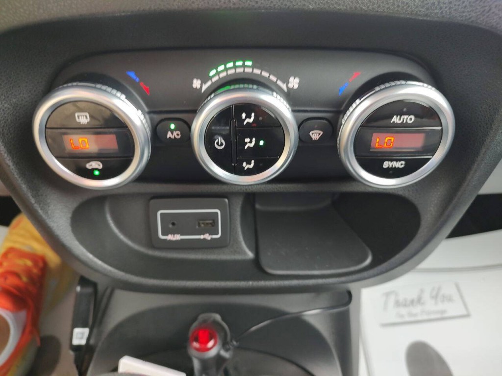 2016 FIAT 500L Image 50