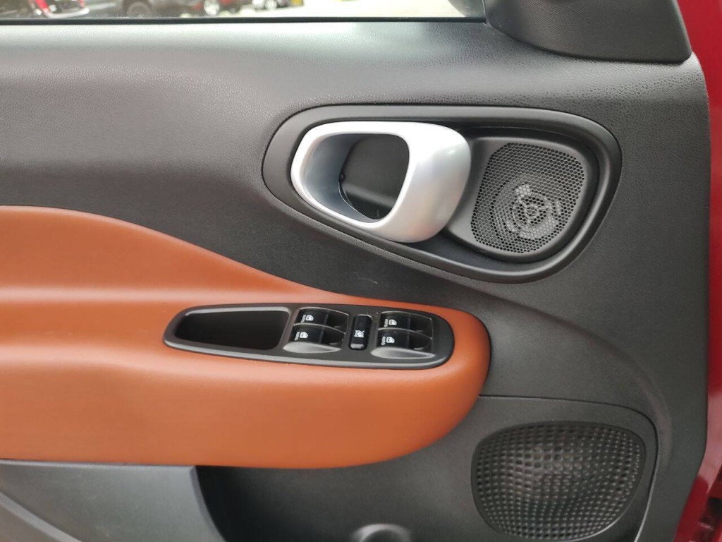 2016 FIAT 500L Image 57