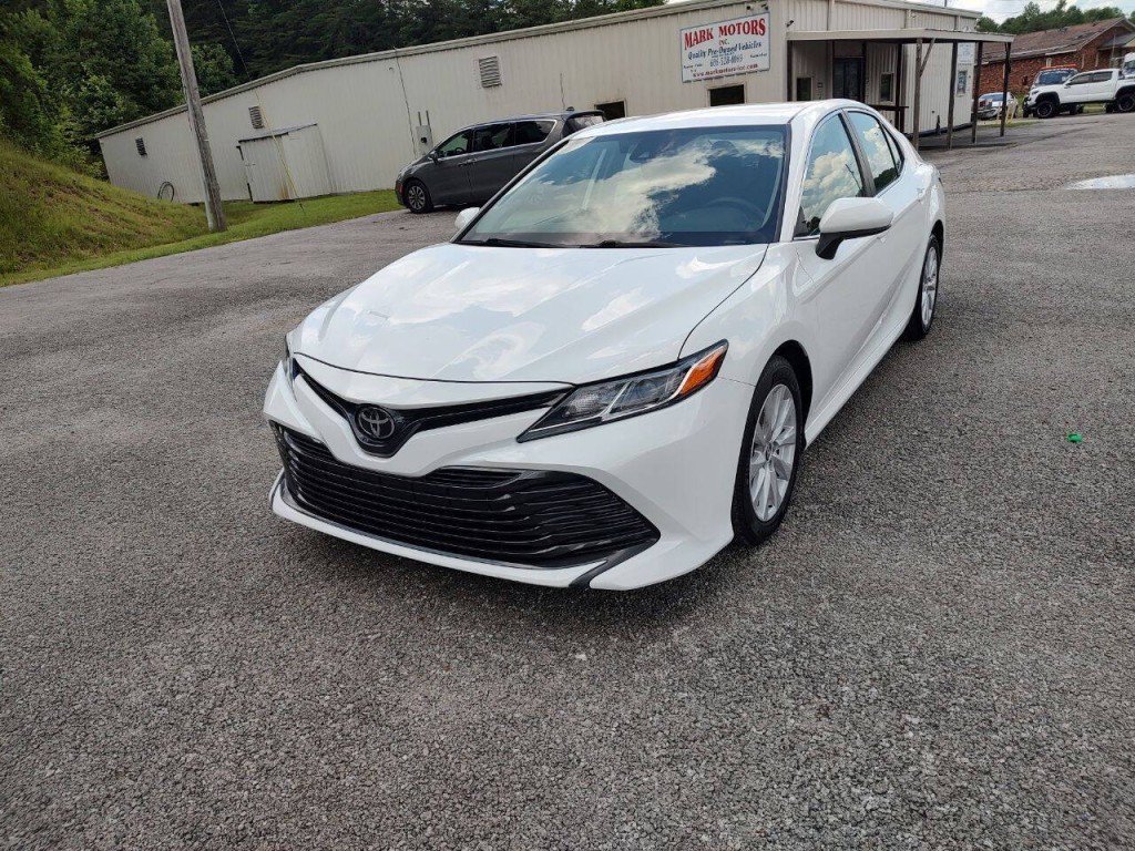 2019 Toyota Camry Image 2