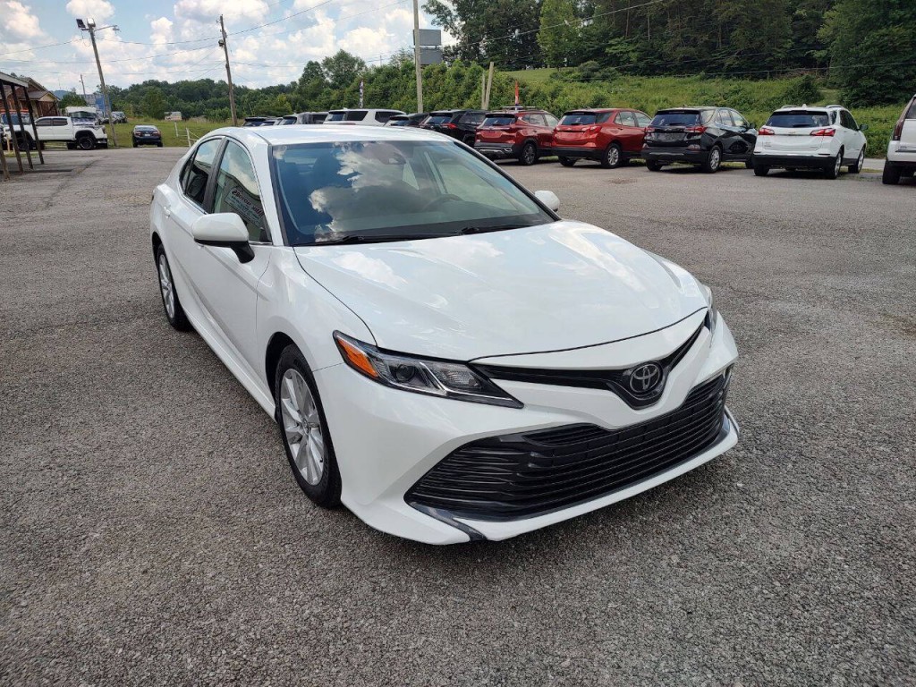 2019 Toyota Camry Image 4