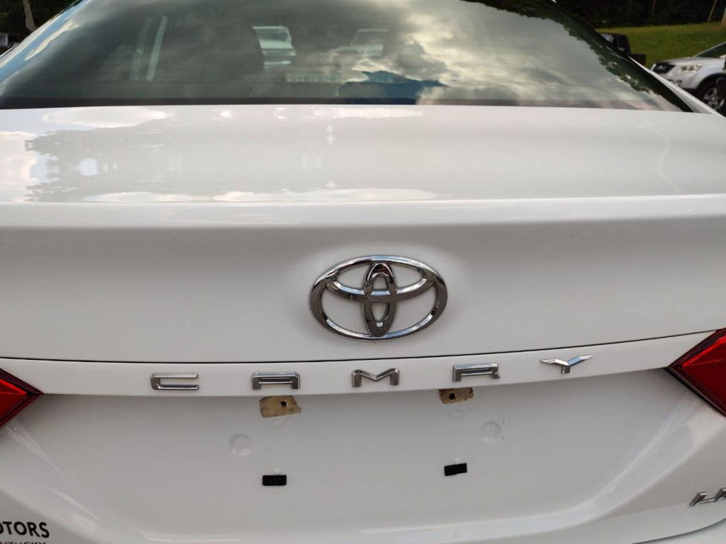 2019 Toyota Camry Image 12