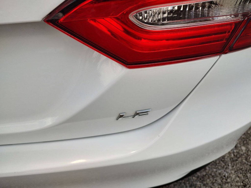 2019 Toyota Camry Image 13