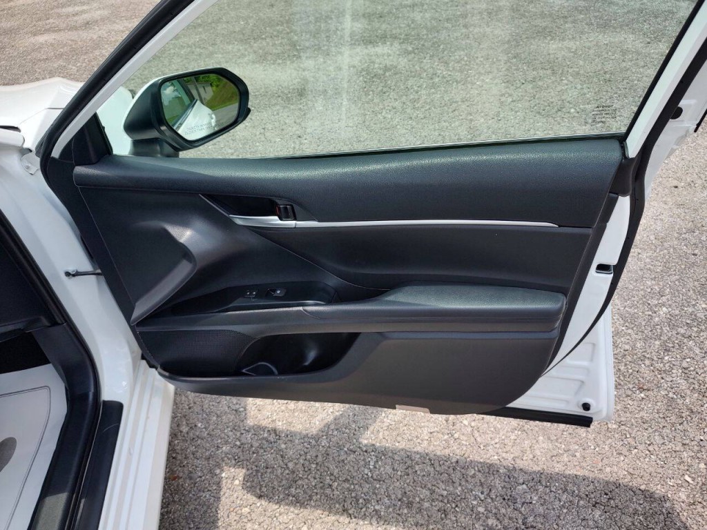 2019 Toyota Camry Image 30