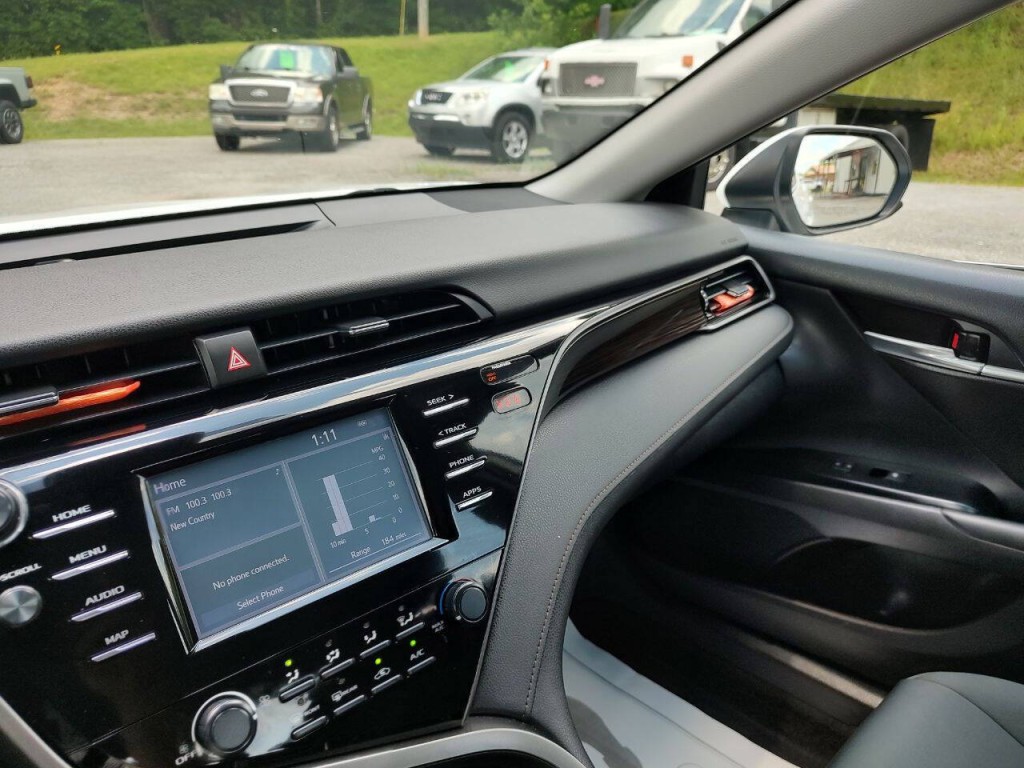 2019 Toyota Camry Image 32