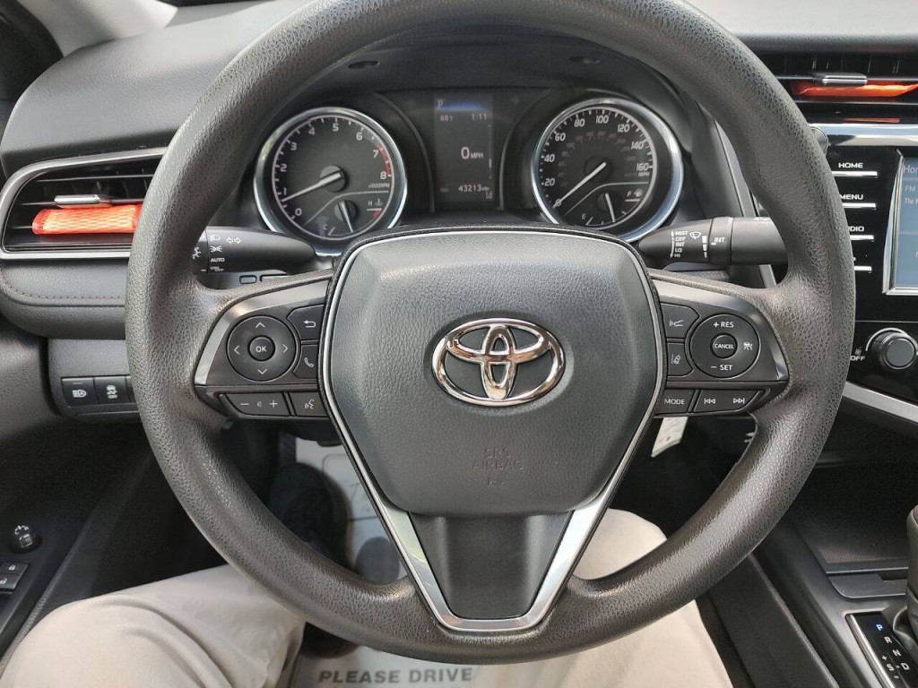 2019 Toyota Camry Image 40