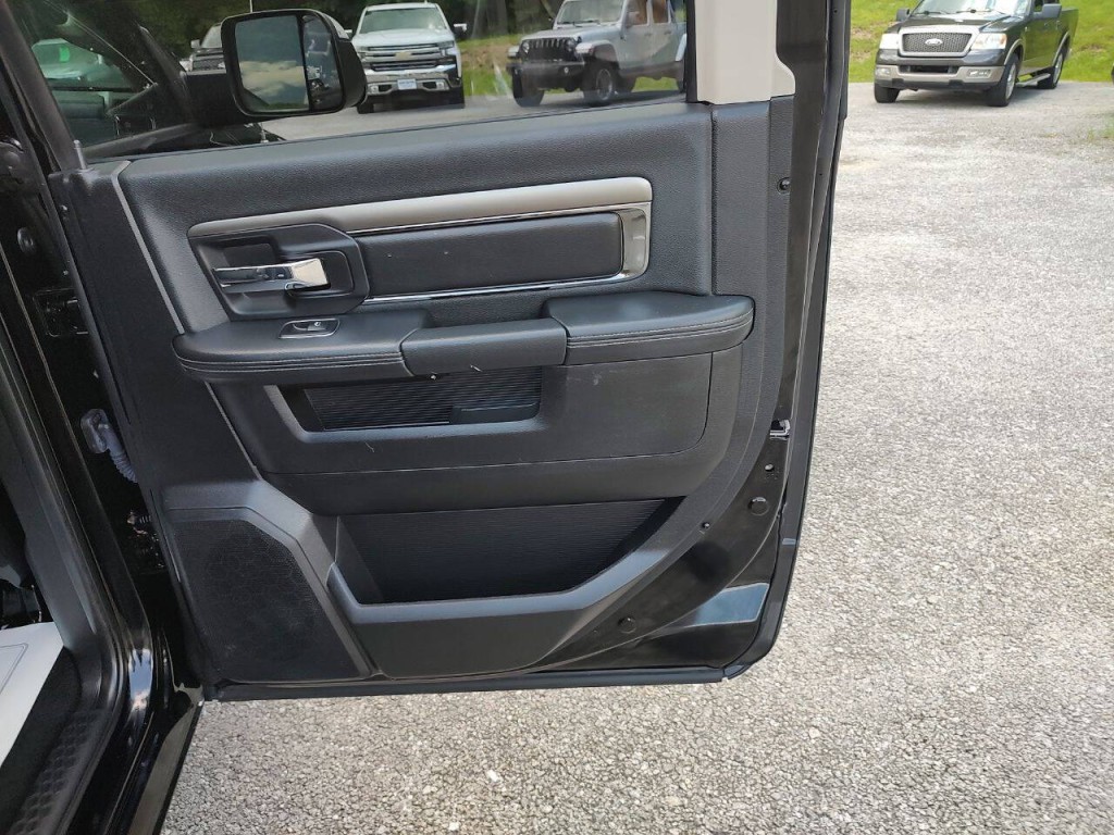 2014 RAM 1500 Image 32