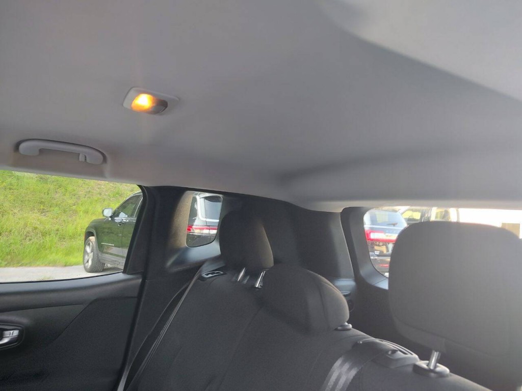 2018 Jeep Renegade Image 24
