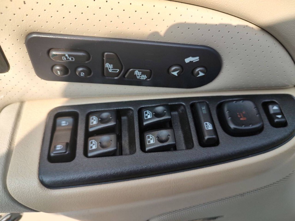 2006 Cadillac Escalade Image 25