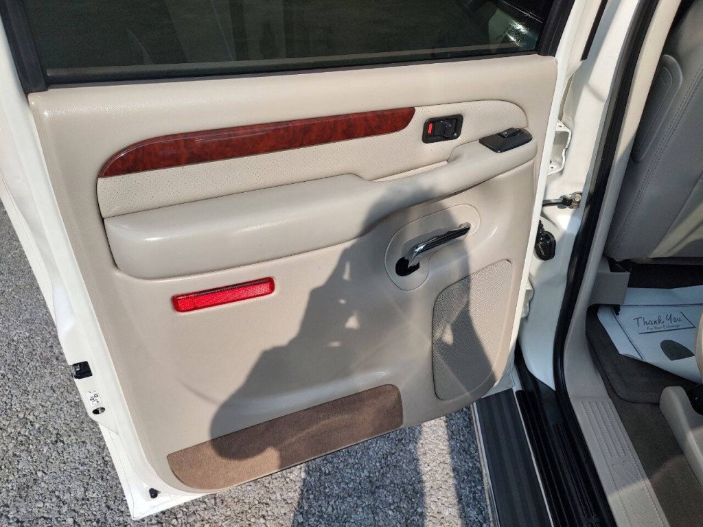 2006 Cadillac Escalade Image 30