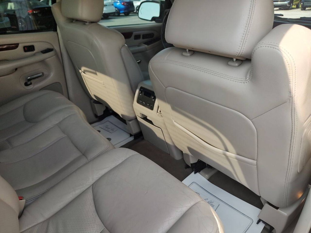 2006 Cadillac Escalade Image 32
