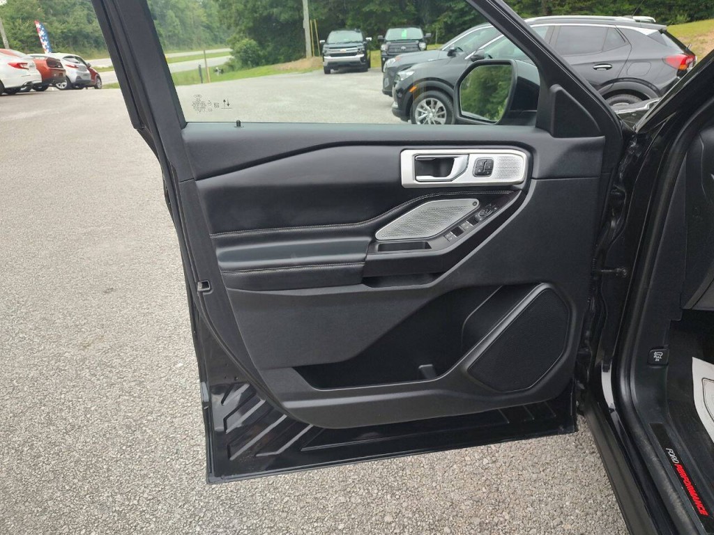 2020 Ford Explorer Image 23