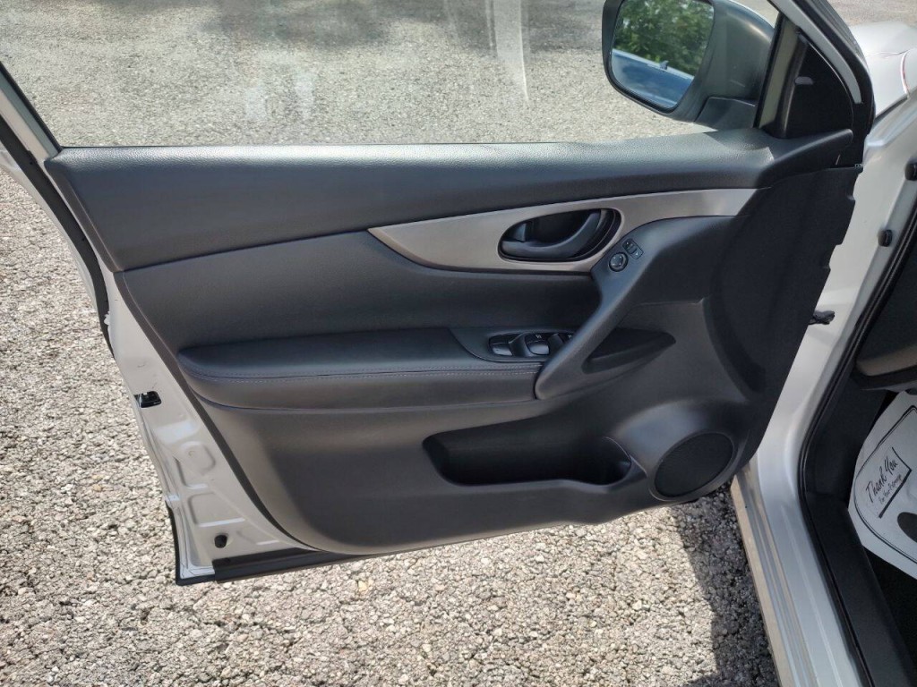2019 Nissan Rogue Image 16