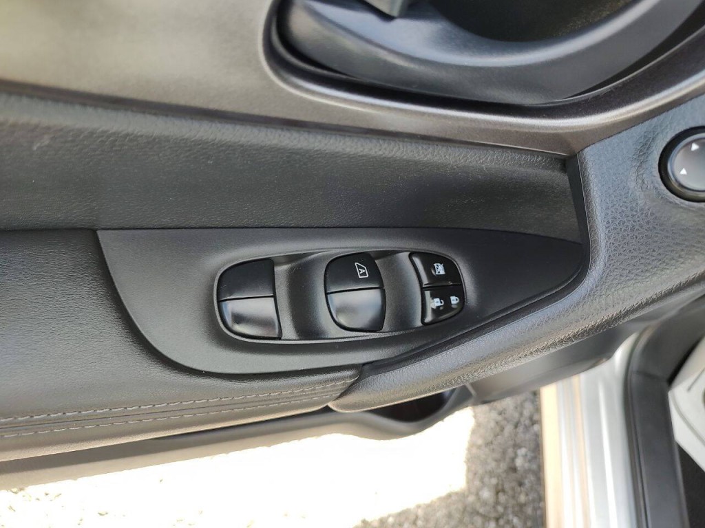 2019 Nissan Rogue Image 17
