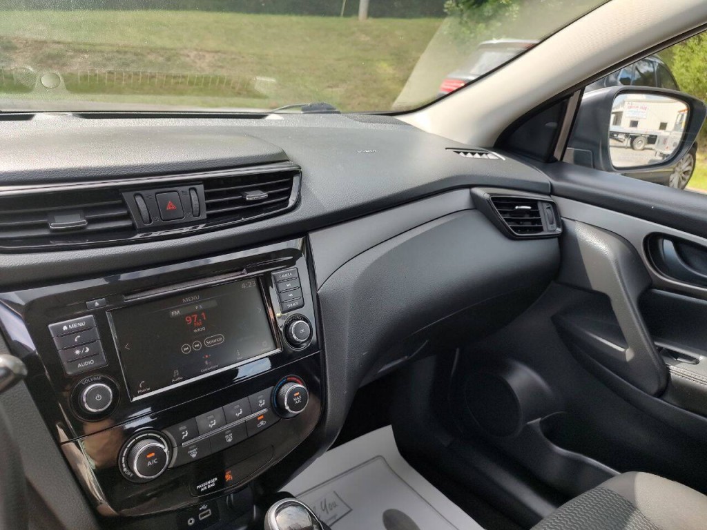 2019 Nissan Rogue Image 30