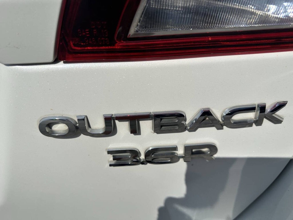 2016 Subaru Outback Image 16