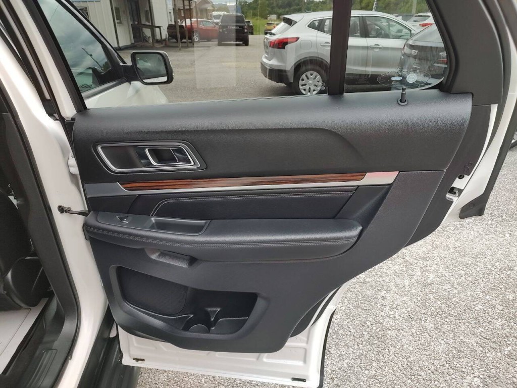 2018 Ford Explorer Image 36
