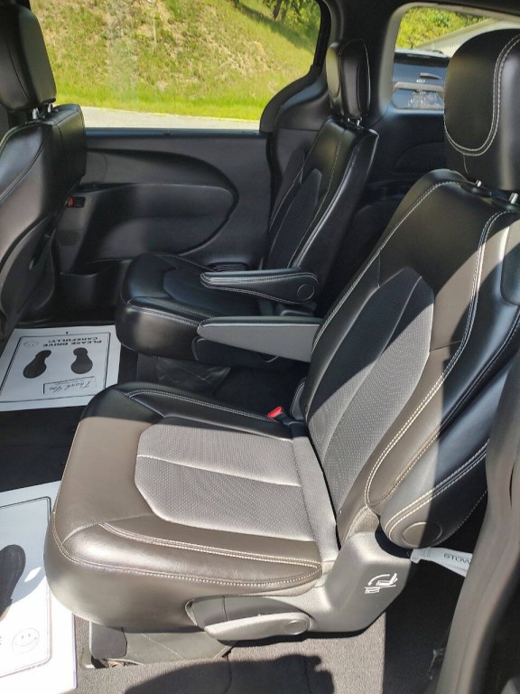 2025 Chrysler Pacifica Image 34