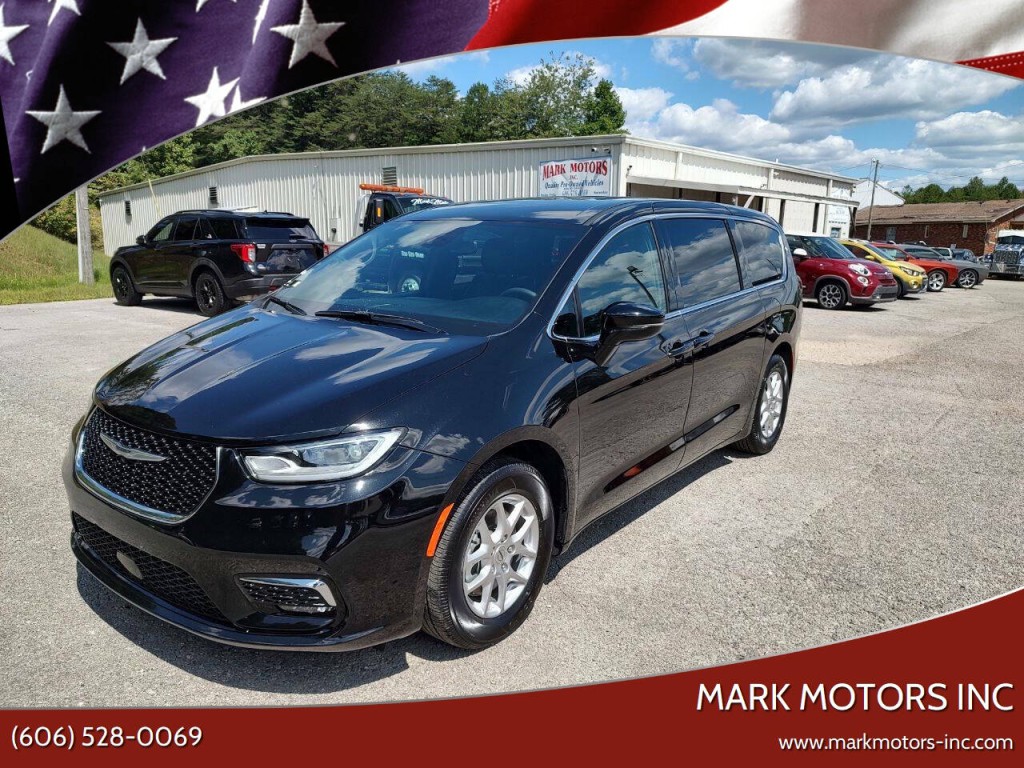 2025 Chrysler Pacifica Image 2