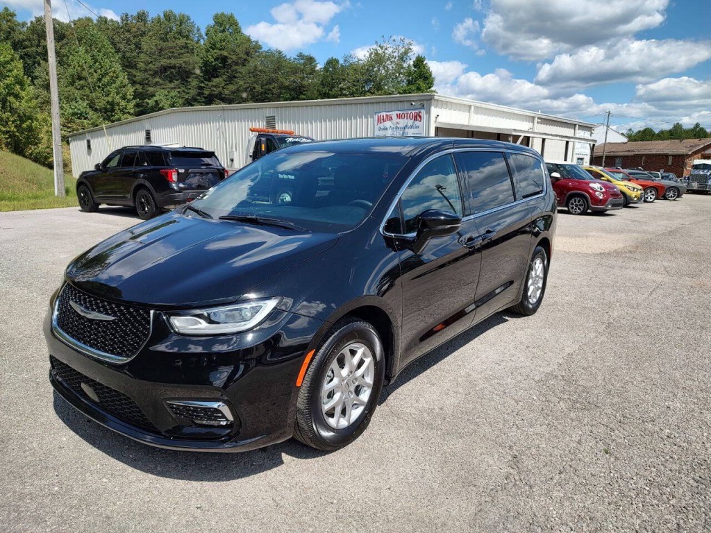 2025 Chrysler Pacifica Image 4