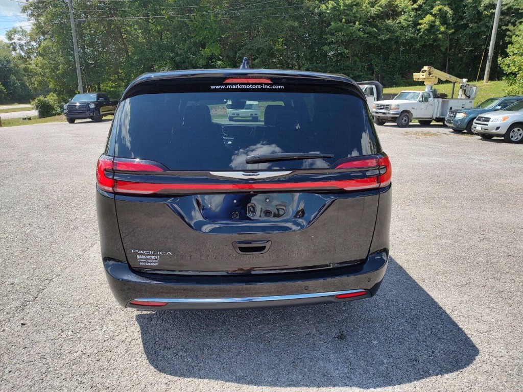 2025 Chrysler Pacifica Image 11
