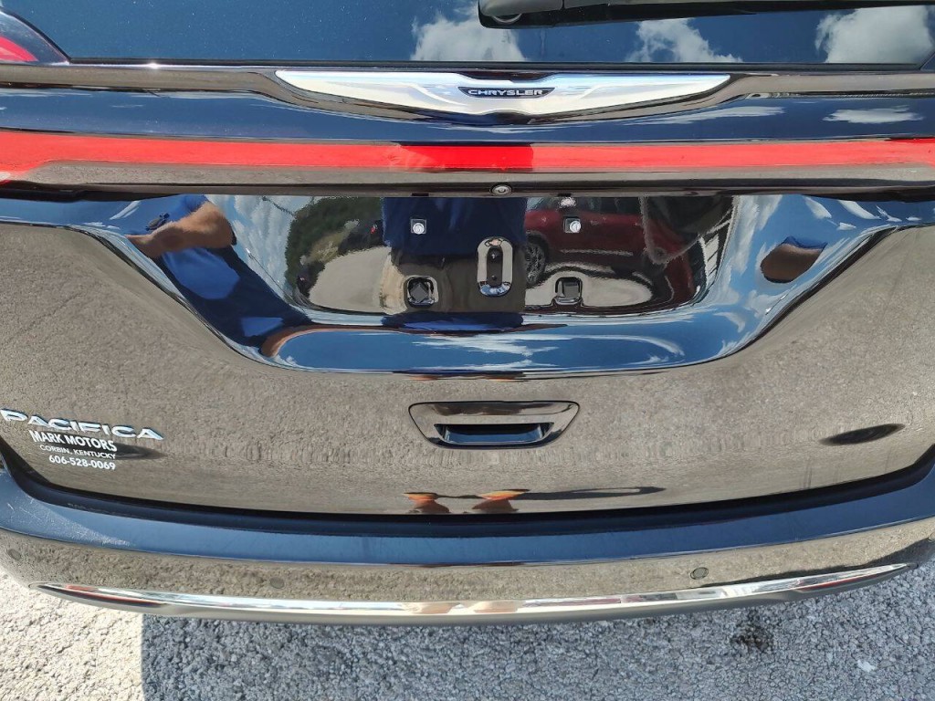 2025 Chrysler Pacifica Image 22