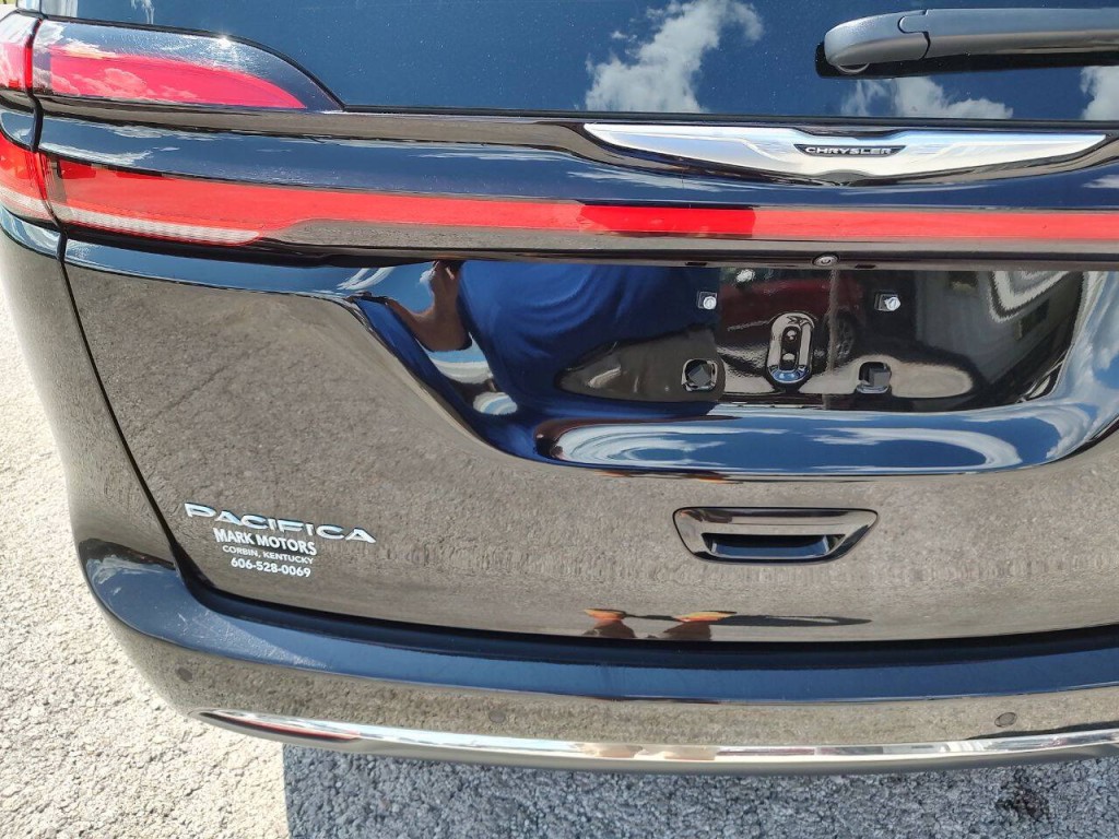 2025 Chrysler Pacifica Image 23