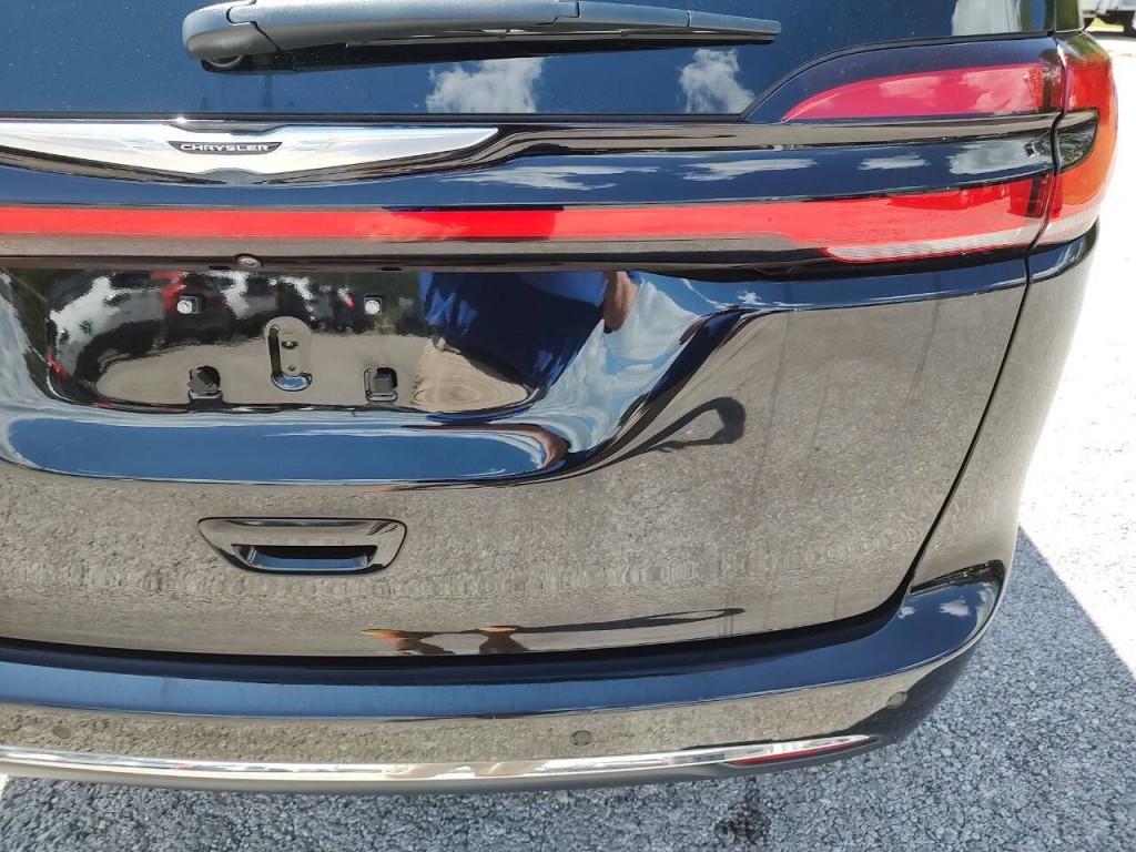 2025 Chrysler Pacifica Image 24