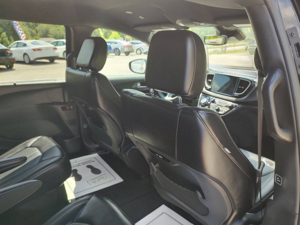 2025 Chrysler Pacifica Image 49