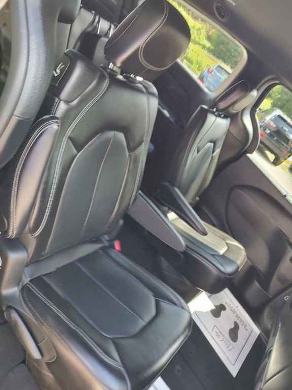 2025 Chrysler Pacifica Image 50