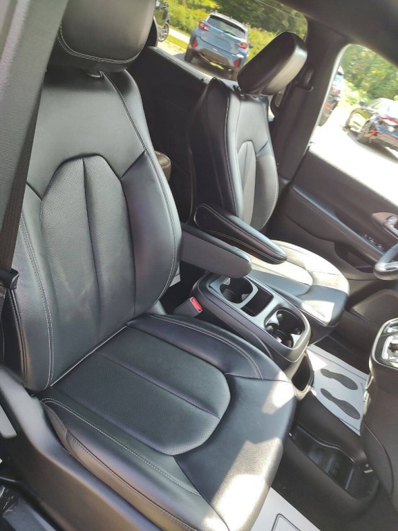 2025 Chrysler Pacifica Image 54