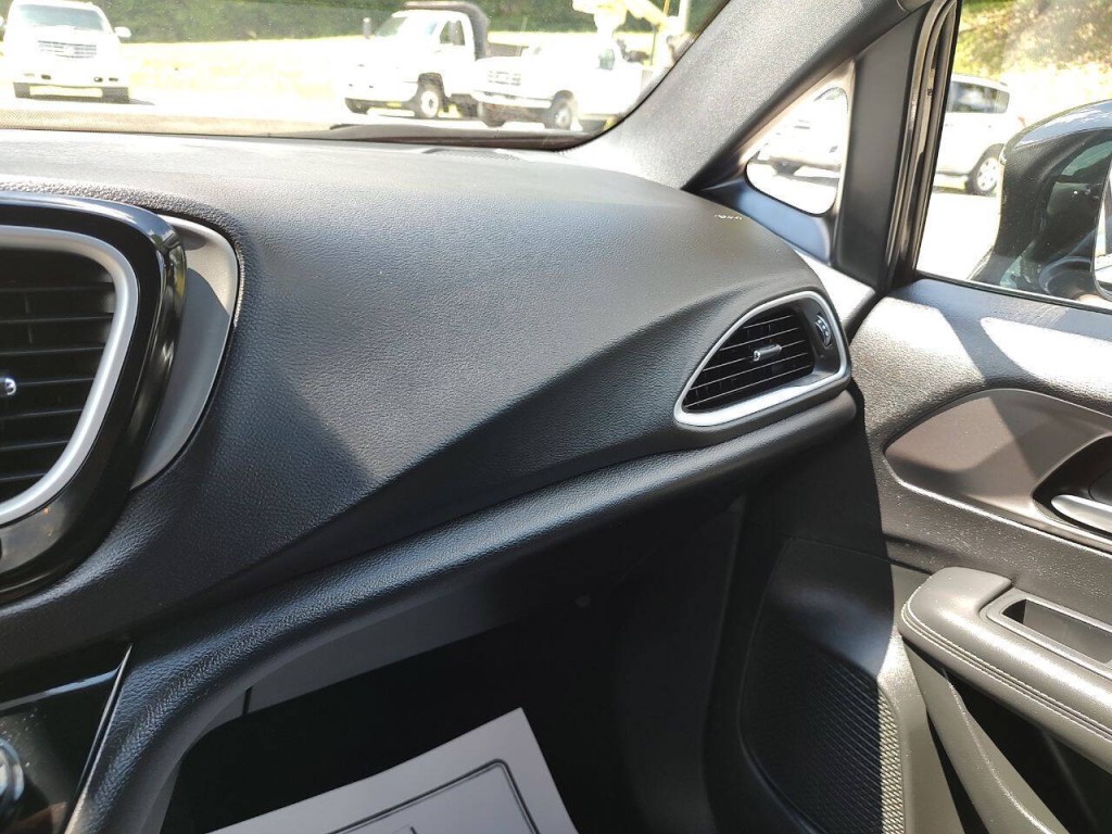 2025 Chrysler Pacifica Image 57
