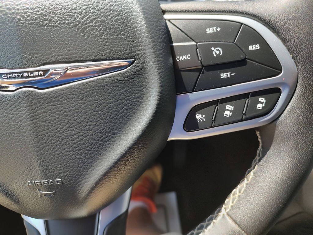 2025 Chrysler Pacifica Image 70