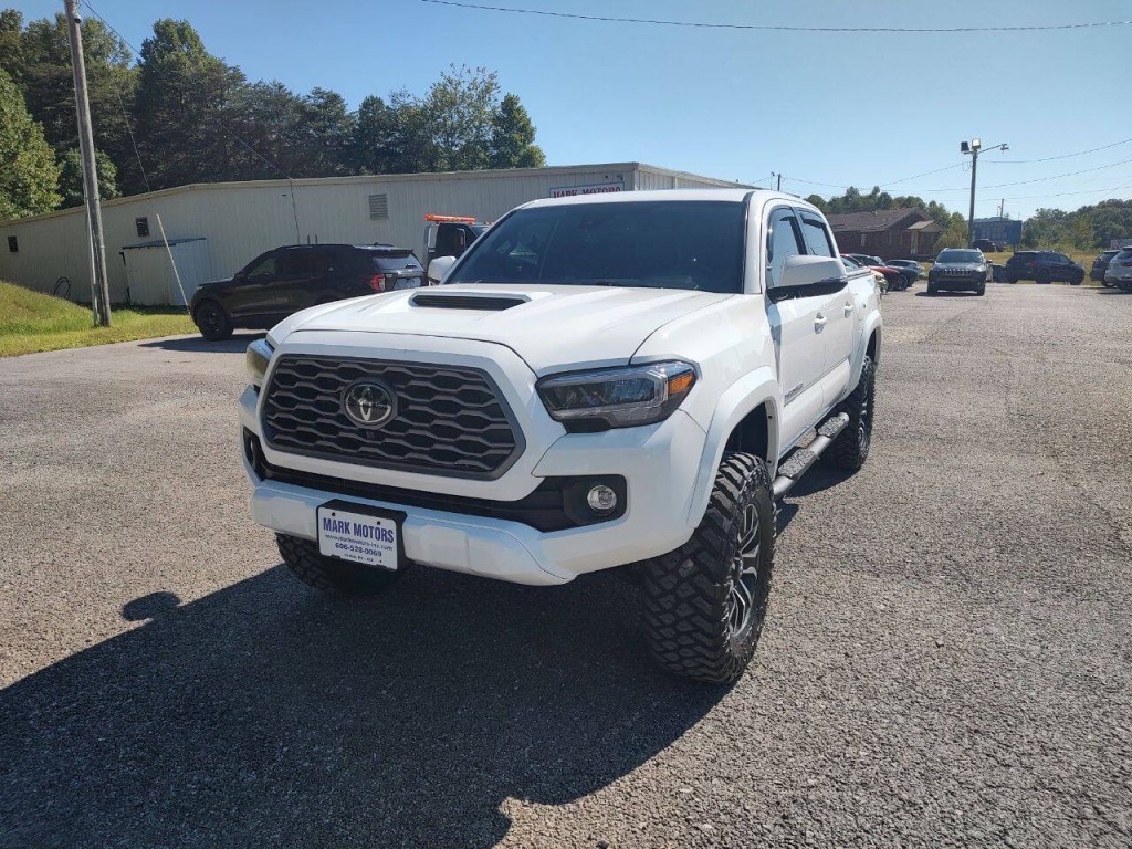 2022 Toyota Tacoma Image 2