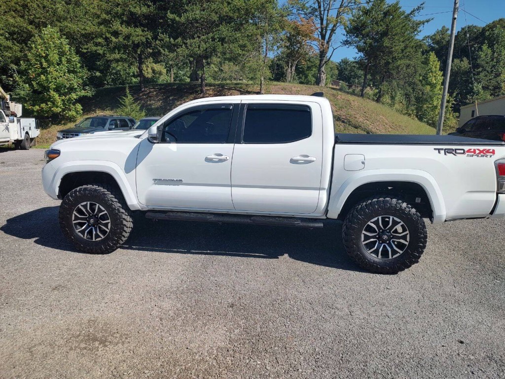 2022 Toyota Tacoma Image 9