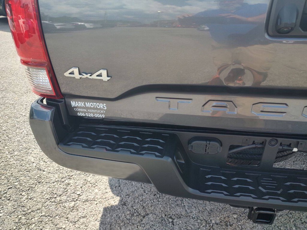2022 Toyota Tacoma Image 16